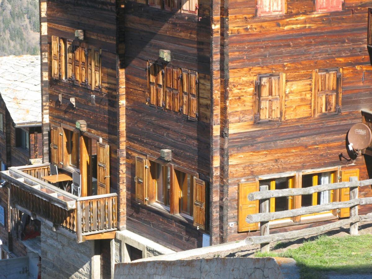 Alpia 26 - Zwei Zimmerwohnung In Traditionellem Walliser Haus Gasenried Exterior photo