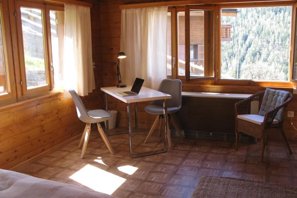 Alpia 26 - Zwei Zimmerwohnung In Traditionellem Walliser Haus Gasenried Exterior photo